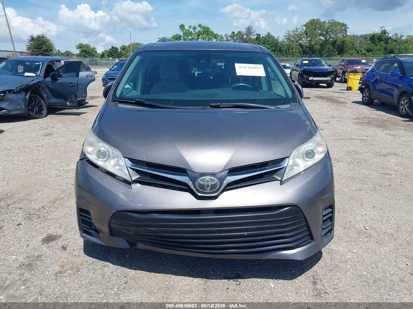 TOYOTA SIENNA - zdjęcie 12