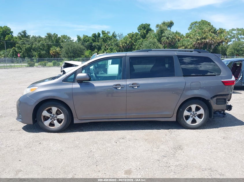 TOYOTA SIENNA - zdjęcie 14