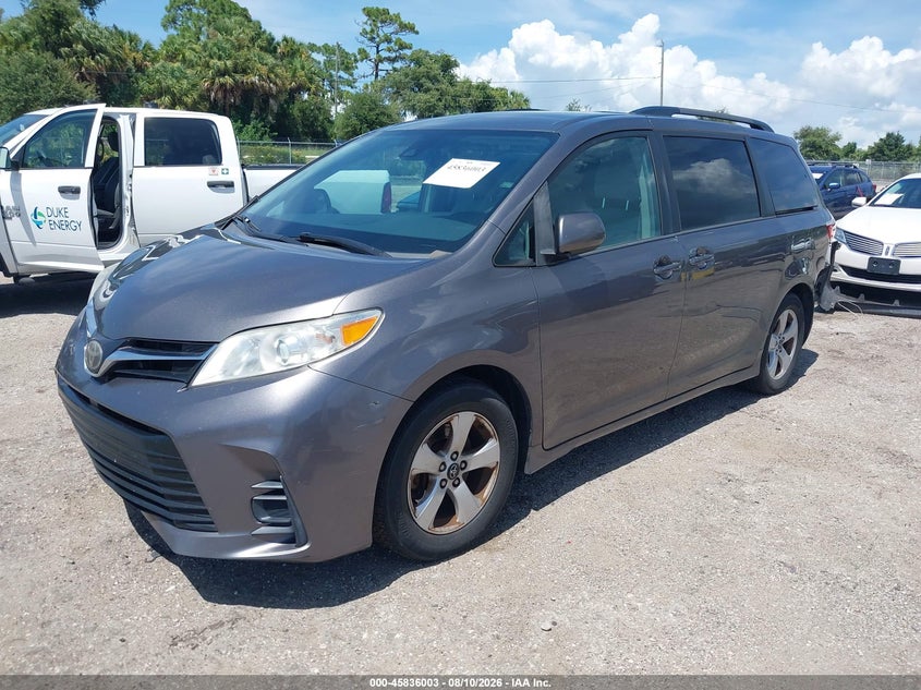 TOYOTA SIENNA - zdjęcie 2
