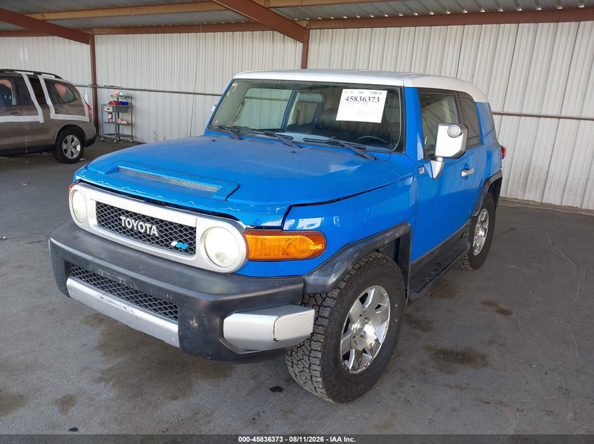2007 TOYOTA FJ CRUISER auction photo 2