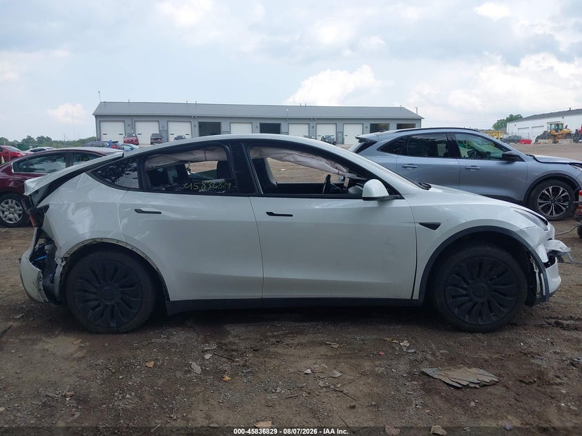 TESLA MODEL Y - zdjęcie 11