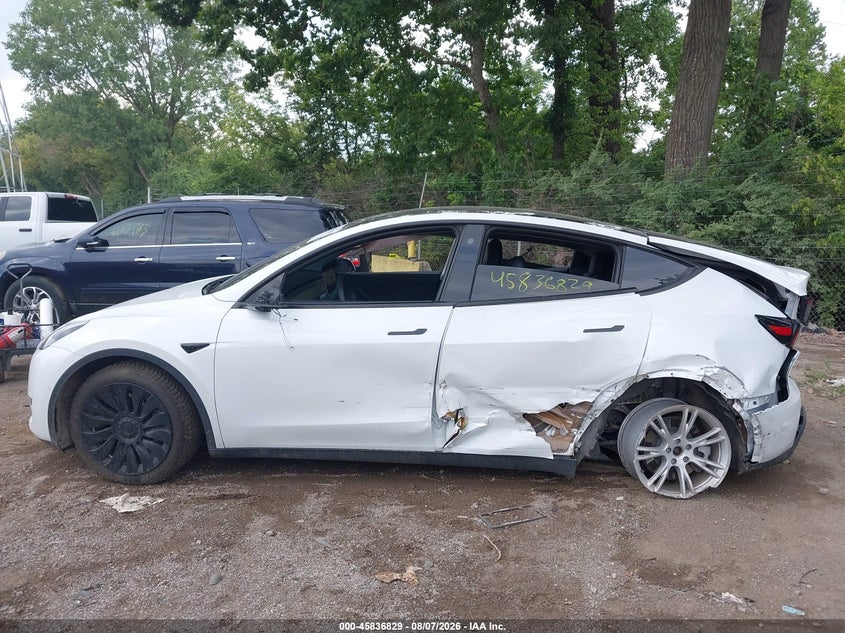 TESLA MODEL Y - zdjęcie 12