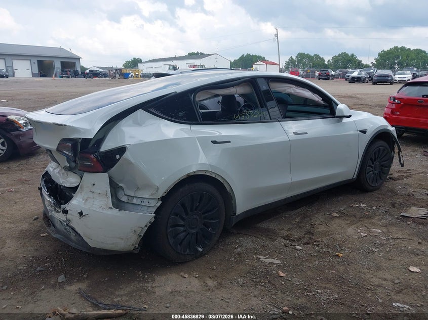 TESLA MODEL Y - zdjęcie 4