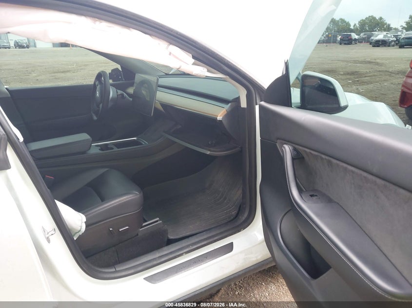 TESLA MODEL Y - zdjęcie 5