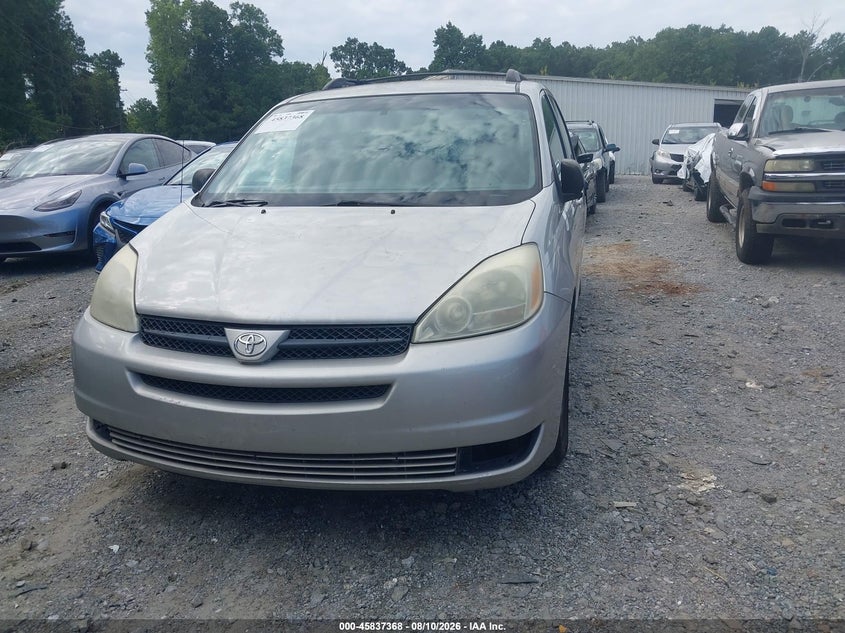 2004 Toyota Sienna Le, Rear, IAAI, VIN 5TDZA23C34S056362 — photo 2