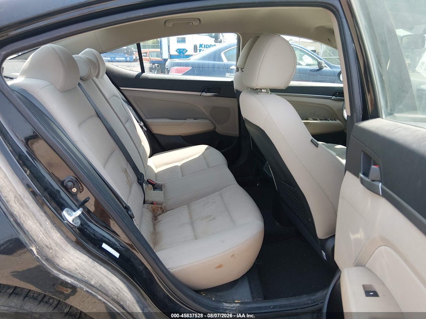 2017 HYUNDAI ELANTRA auction photo 8