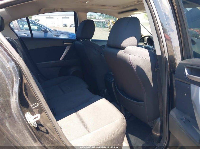 MAZDA MAZDA3 2011 VIN JM1BL1U69B1391635
