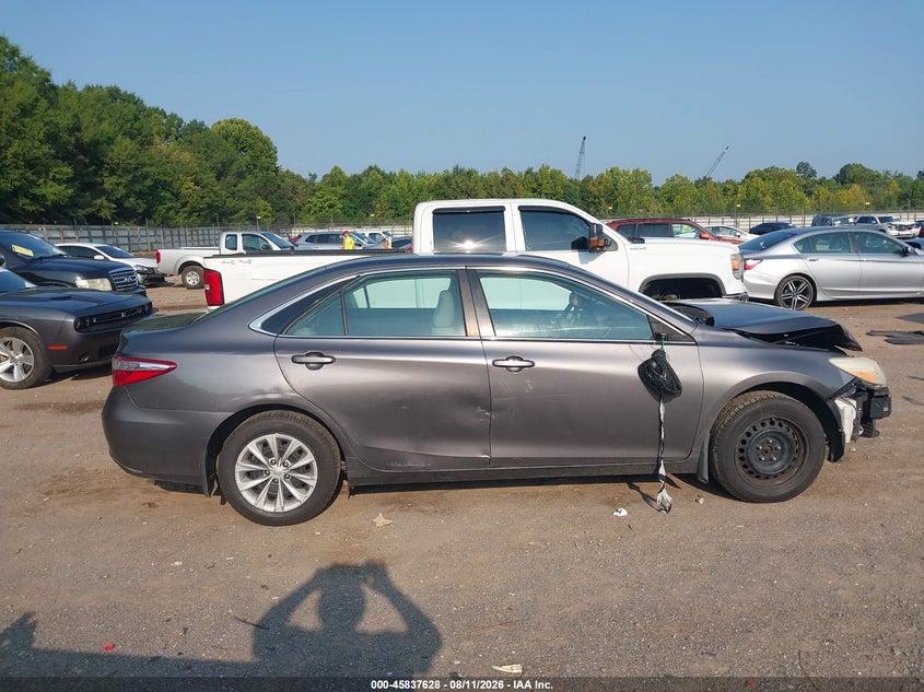 TOYOTA CAMRY - zdjęcie 13