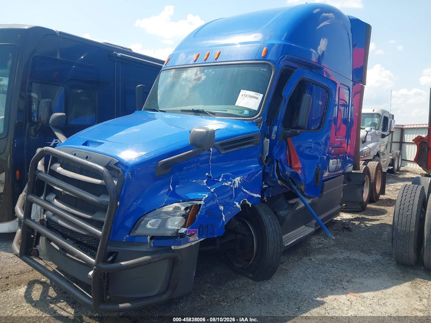 2020 FREIGHTLINER NEW CASCADIA 126 auction photo 2
