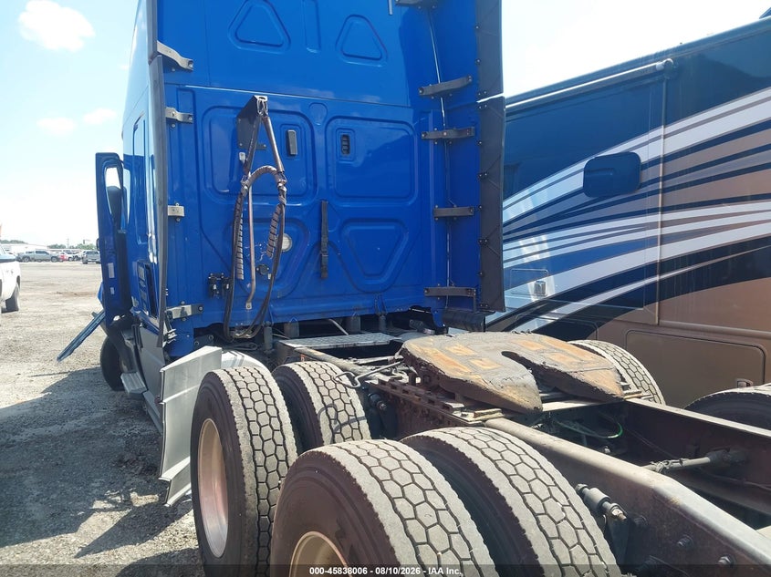2020 FREIGHTLINER NEW CASCADIA 126 auction photo 3