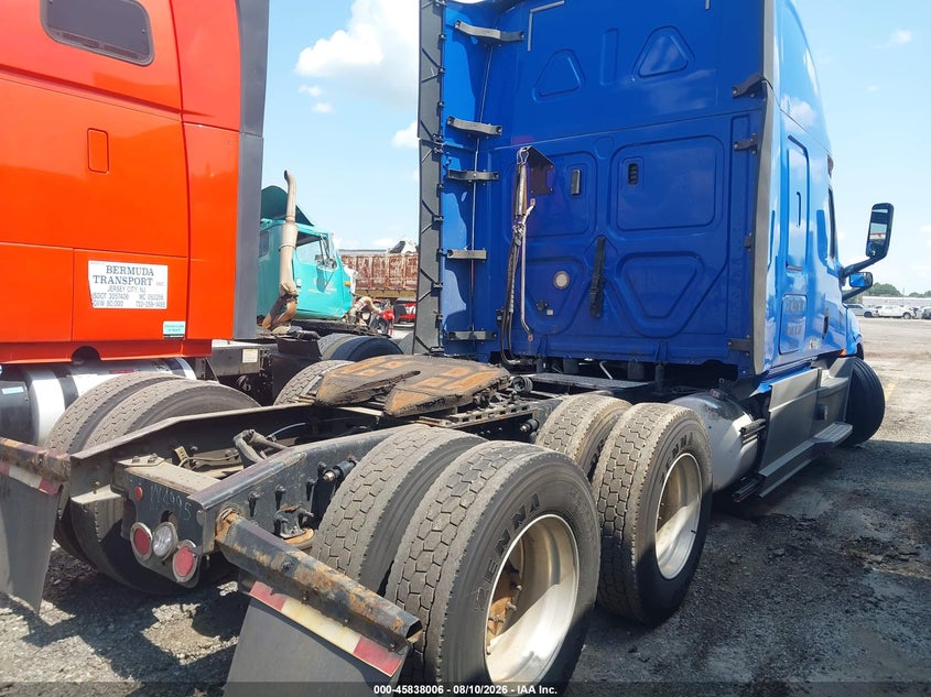 2020 FREIGHTLINER NEW CASCADIA 126 auction photo 4