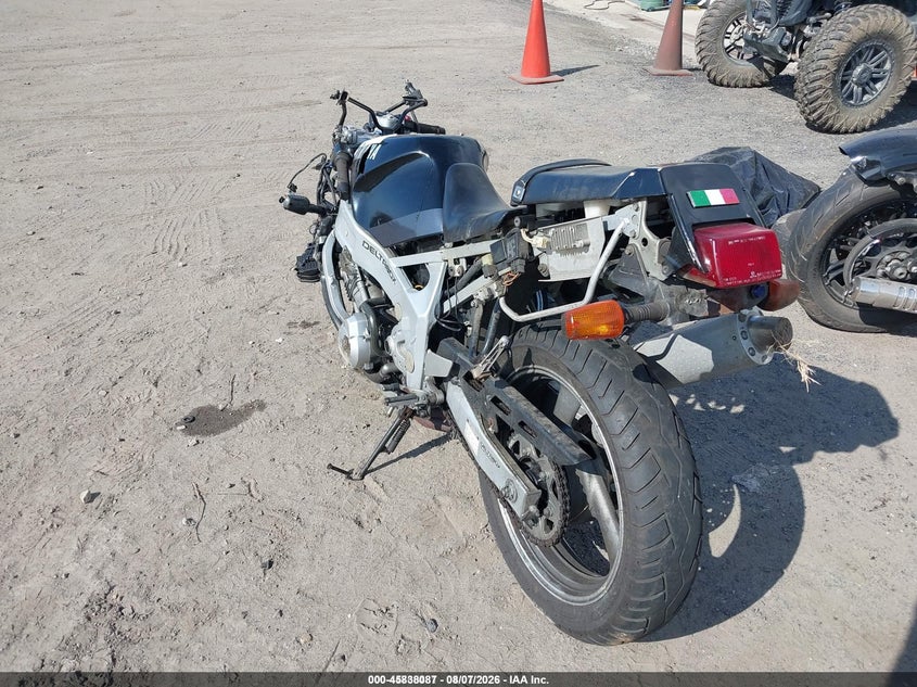 1991 YAMAHA FZR600 auction photo 3