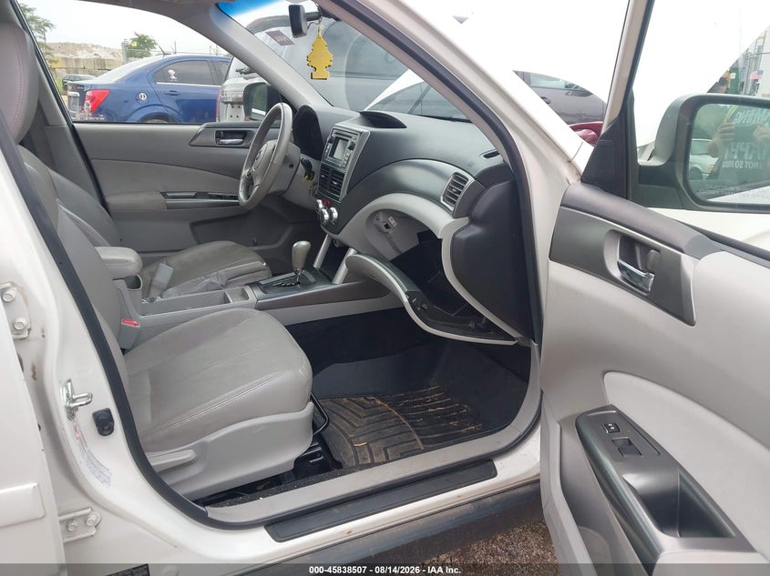 2011 SUBARU FORESTER auction photo 5