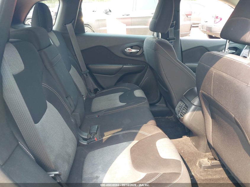 2015 JEEP CHEROKEE auction photo 8