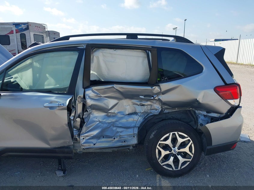 2019 SUBARU FORESTER auction photo 6