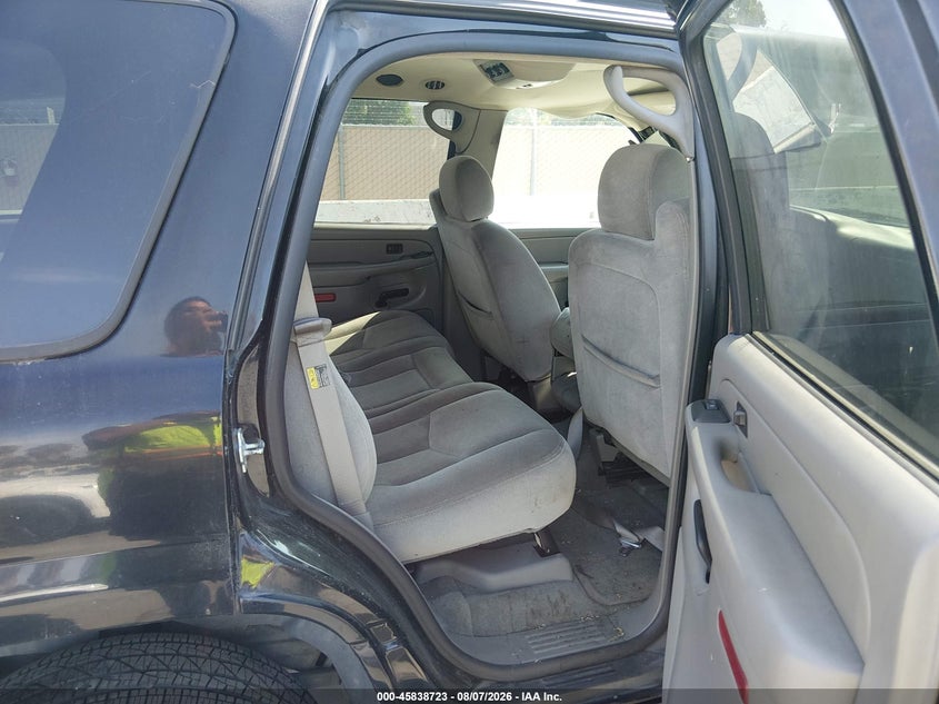 2004 GMC YUKON auction photo 8