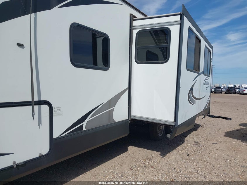 2018 GRAND DESIGN 30' TRAVEL TRAILER auction photo 6