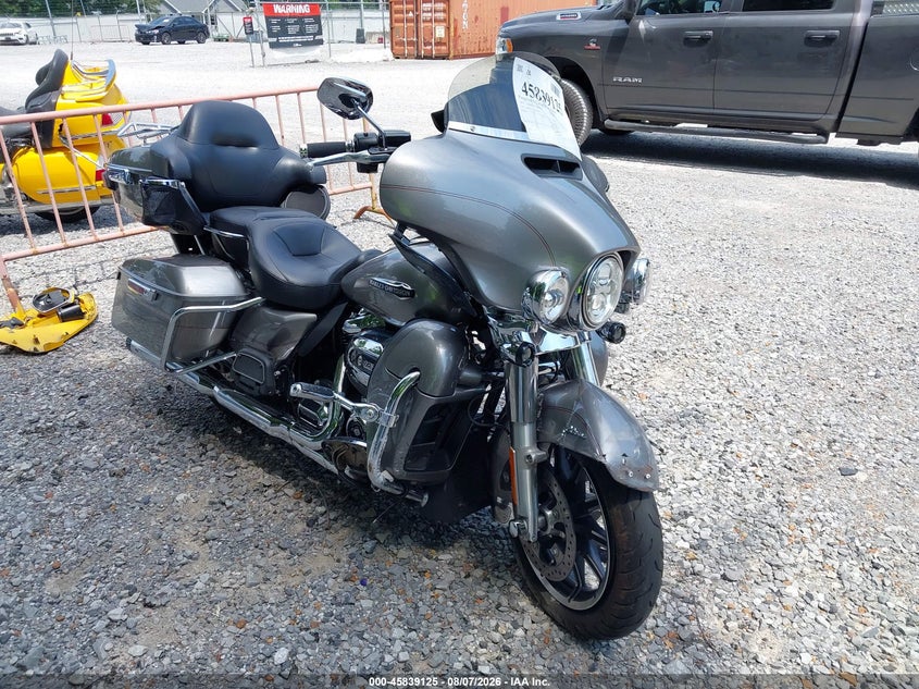 HARLEY-DAVIDSON FLHTCU 2017