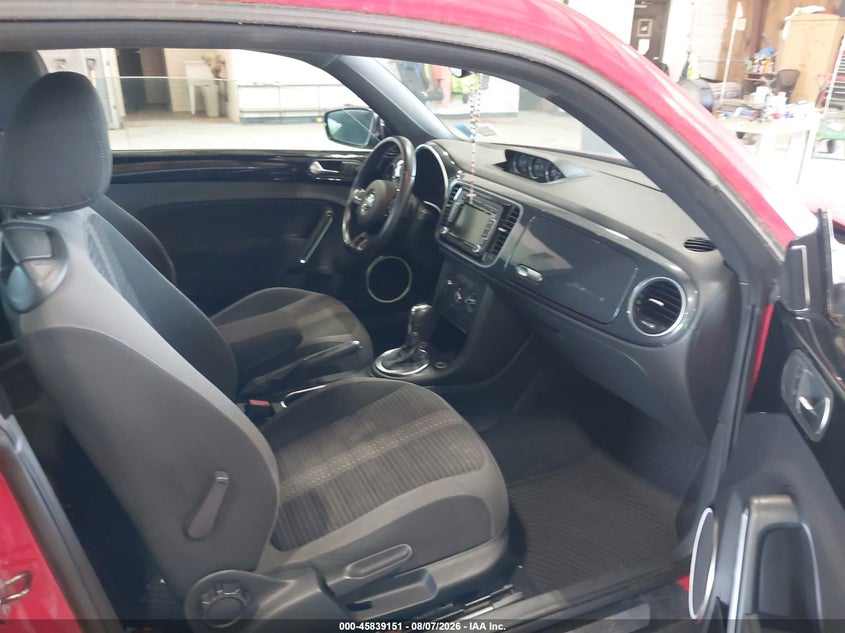 2013 VOLKSWAGEN BEETLE auction photo 5