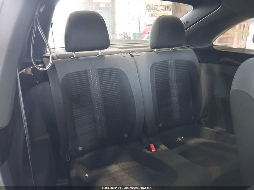 2013 VOLKSWAGEN BEETLE auction photo 8