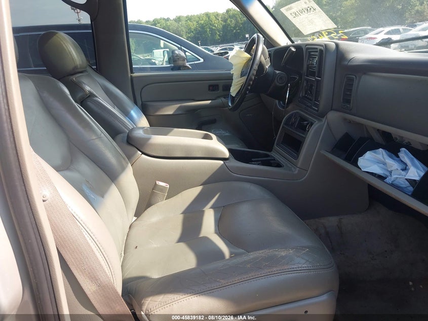 2004 CHEVROLET TAHOE auction photo 5