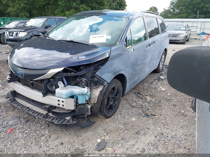 2021 TOYOTA SIENNA auction photo 2