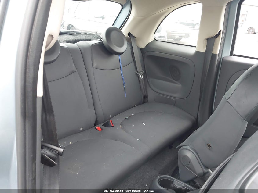 FIAT 500 2015 VIN 3C3CFFAR0FT570351