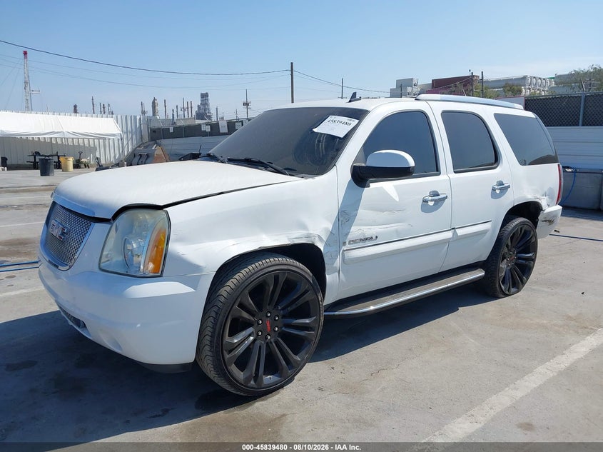 2007 GMC YUKON DENALI auction photo 2