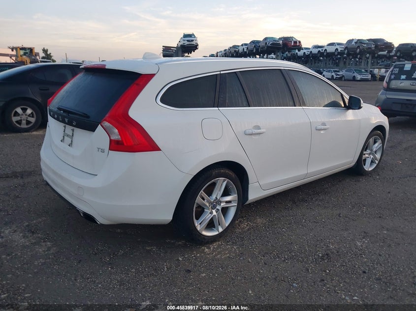 2015 VOLVO V60 auction photo 4