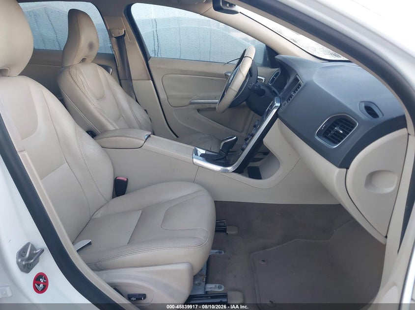 2015 VOLVO V60 auction photo 5