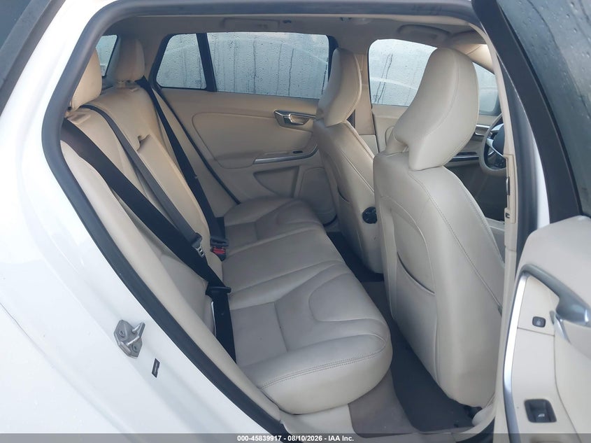 2015 VOLVO V60 auction photo 8