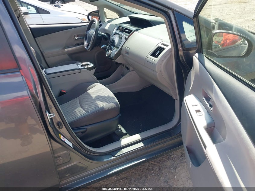 2015 TOYOTA PRIUS V auction photo 5