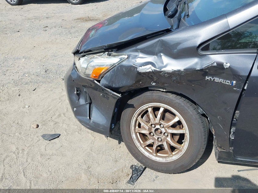 2015 TOYOTA PRIUS V auction photo 6