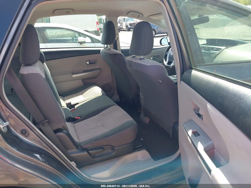 2015 TOYOTA PRIUS V auction photo 8