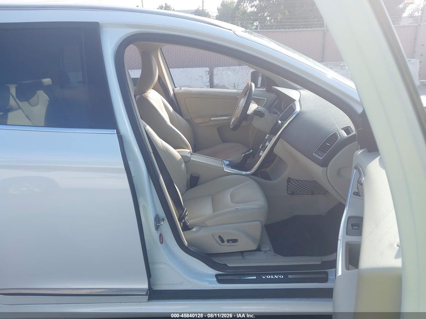 2015 VOLVO XC60 auction photo 5