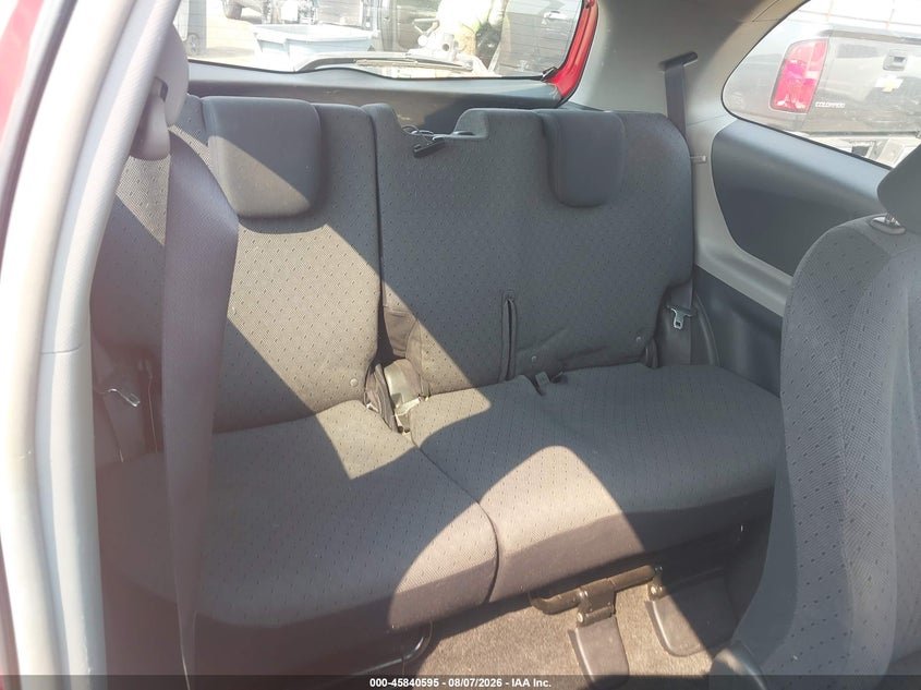 2010 TOYOTA YARIS auction photo 8