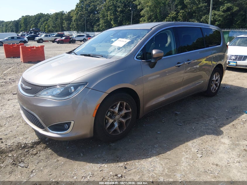 2017 CHRYSLER PACIFICA auction photo 2