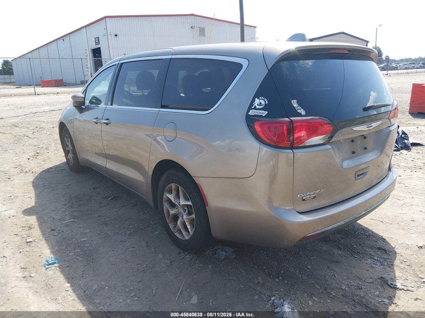 2017 CHRYSLER PACIFICA auction photo 3