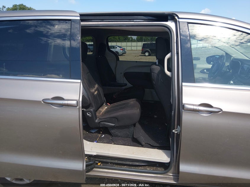 2017 CHRYSLER PACIFICA auction photo 8
