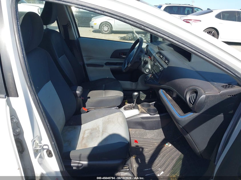 2013 TOYOTA PRIUS C auction photo 5