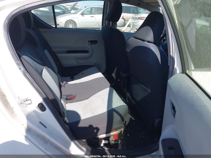 2013 TOYOTA PRIUS C auction photo 8
