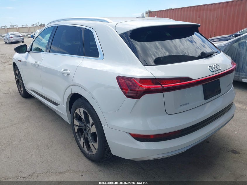 Vin: wa1aaage8nb025677, lot: 46339748, audi e-tron premium quattro 20223