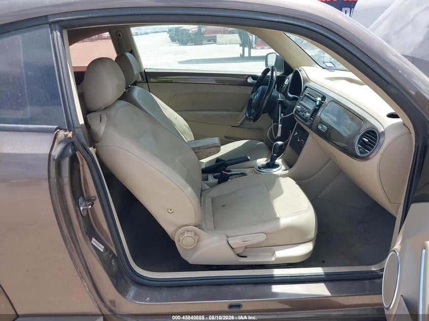 2014 VOLKSWAGEN BEETLE auction photo 5