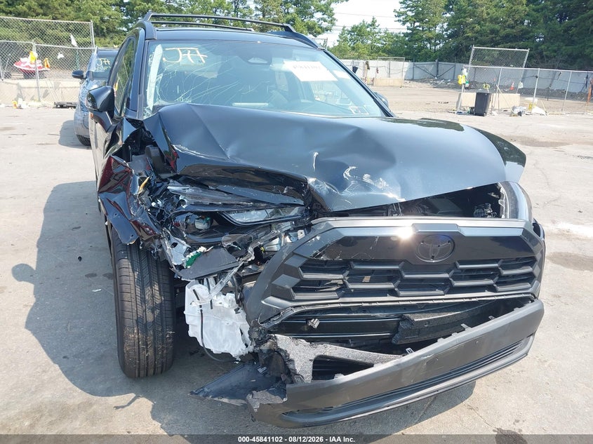2026 TOYOTA COROLLA CROSS auction photo 6