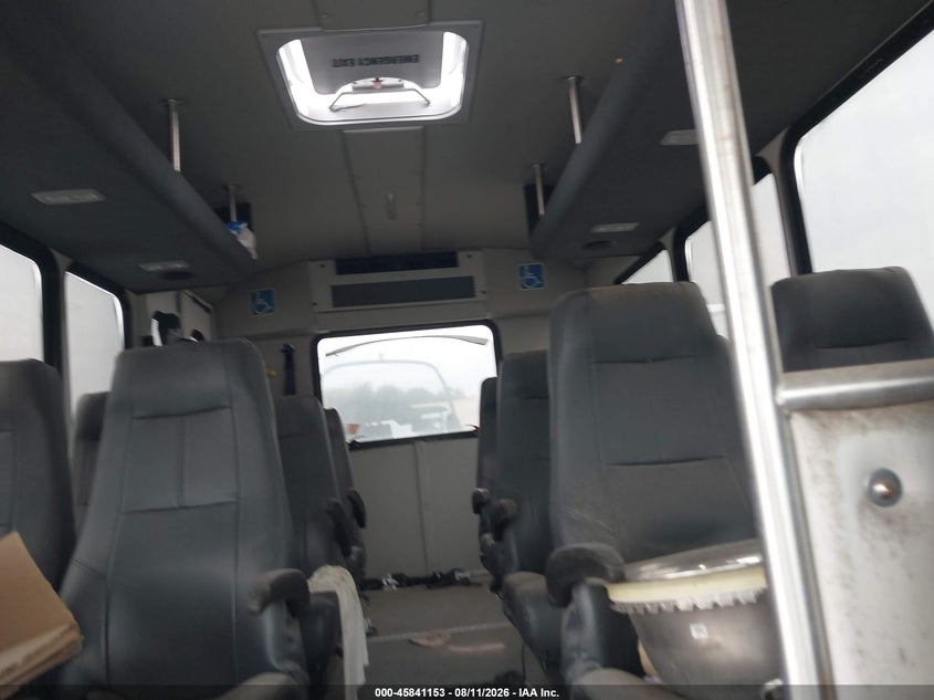 2019 FORD E-350 CUTAWAY auction photo 7