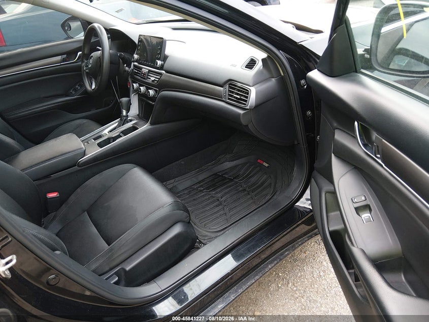 2018 HONDA ACCORD auction photo 5