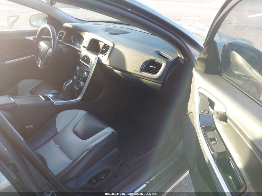 2016 VOLVO S60 CROSS COUNTRY auction photo 5