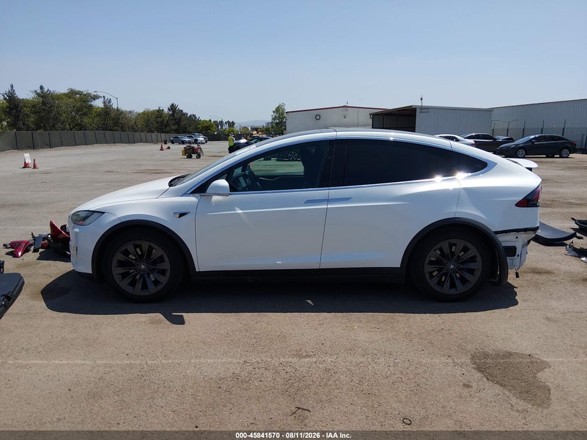 TESLA MODEL X - zdjęcie 15