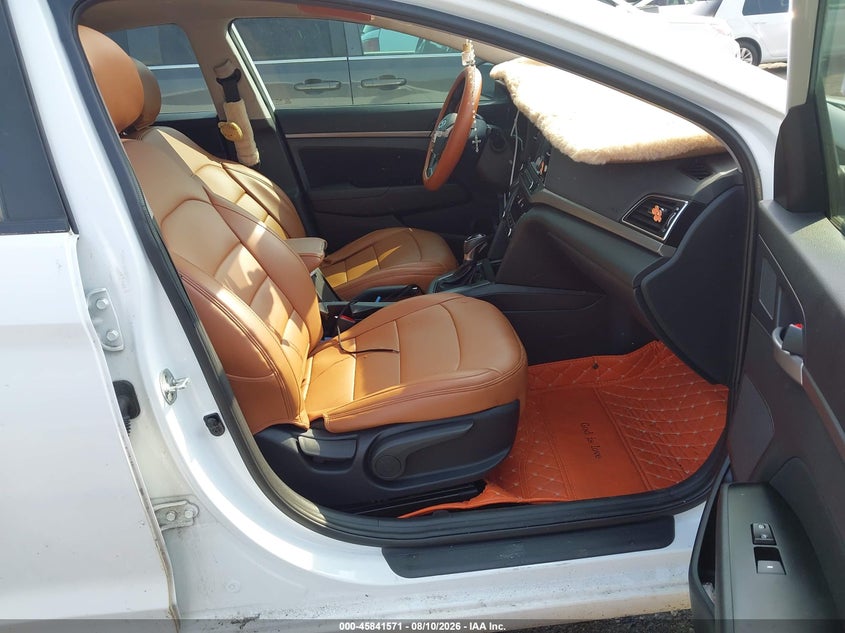 2017 HYUNDAI ELANTRA auction photo 5