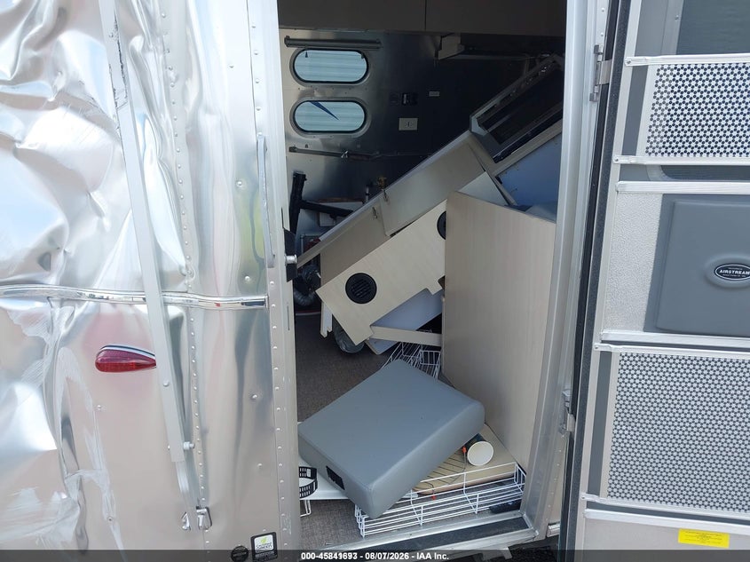 2021 AIRSTREAM 23 auction photo 5